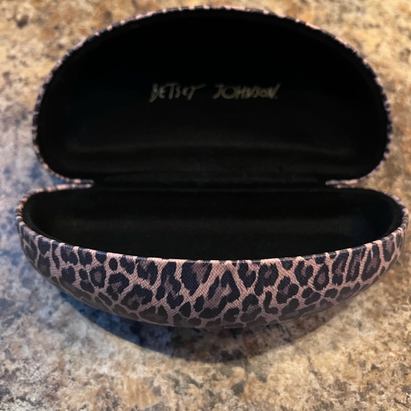 Betsey Johnson Leopard Print Sunglasses Case - Picture 3 of 4